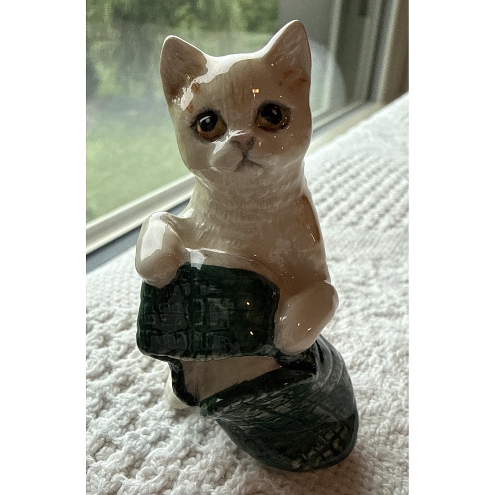 VTG Royal Doulton Cat Holding Slipper Figurine Retired 2.75" Tall